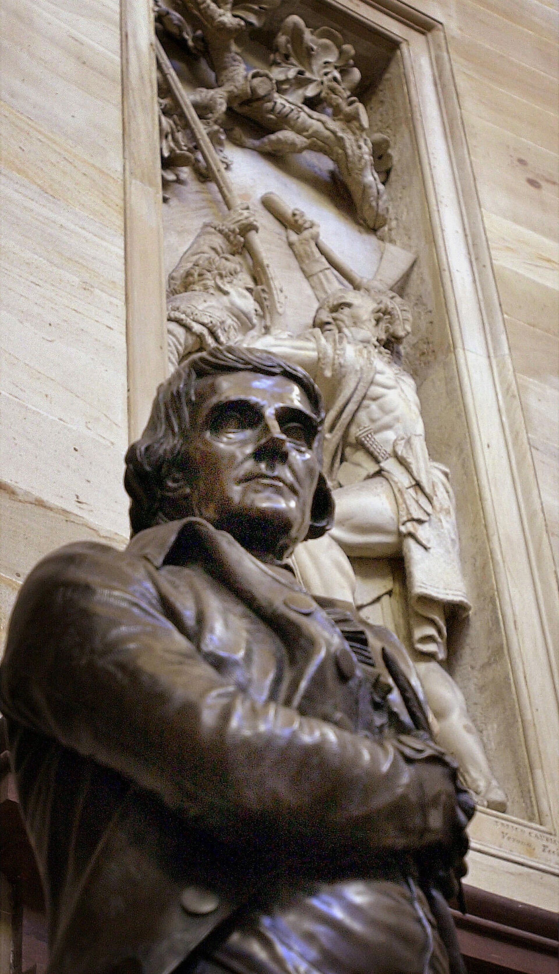 A statue of Thomas Jefferson, created by Parisian sculptor Pierre D'Anger at the behest of American Navy Lt. Uriah Levy in the early 1800s, stands in Capitol Rotunda in the Capitol Nov. 13, 2001. - Sputnik International, 1920, 19.10.2021