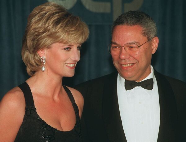Princess Diana and Ret. General Colin Powell converse during the United Cerebral Palsy&#x27;s annual dinner at the New York Hilton on Monday evening, 11 December 1995.  Diana was to be honoured with United Cerebral Palsy&#x27;s Humanitarian Award. - Sputnik International