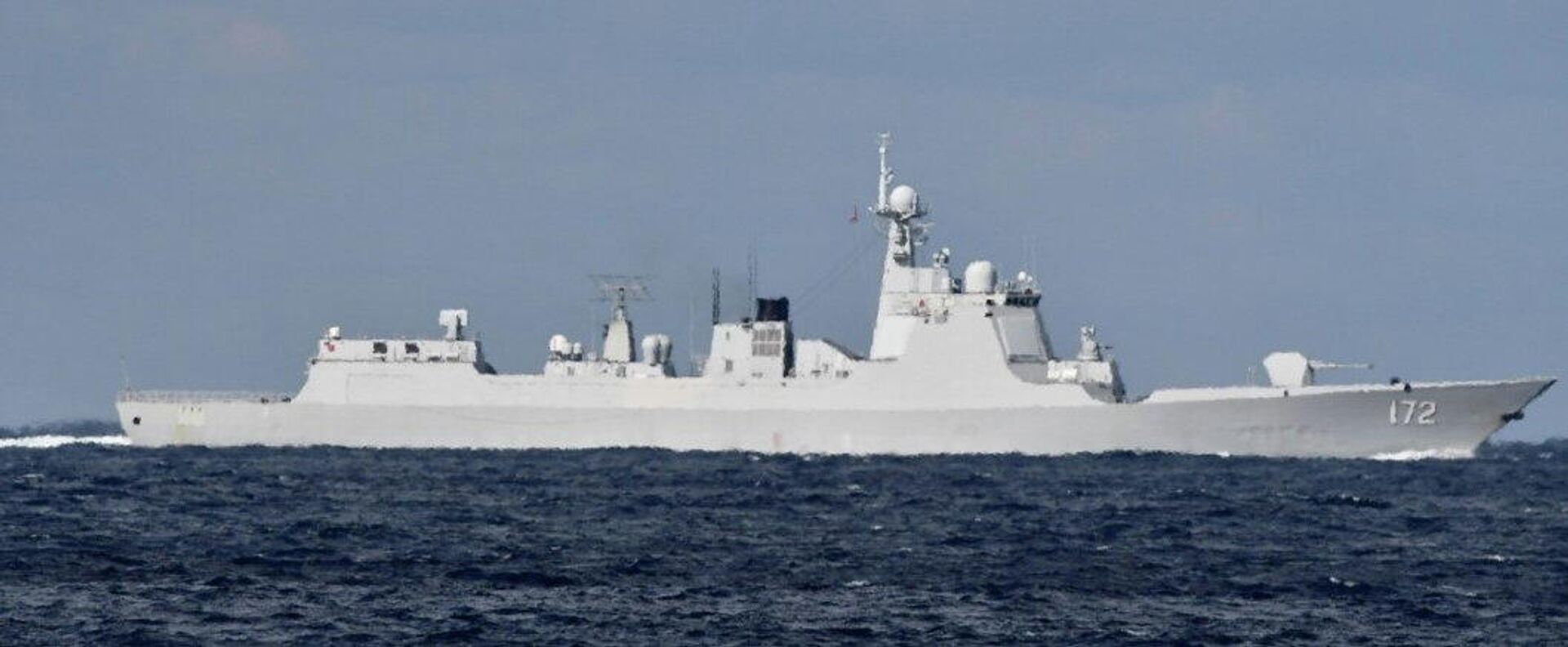 Chinese Navy's Kunming-class destroyer No.172 sails on the sea near Japan, in this handout photo taken by Japan Self-Defense Forces on October 18, 2021 and released by the Joint Staff Office of the Defense Ministry of Japan - Sputnik International, 1920, 19.10.2021