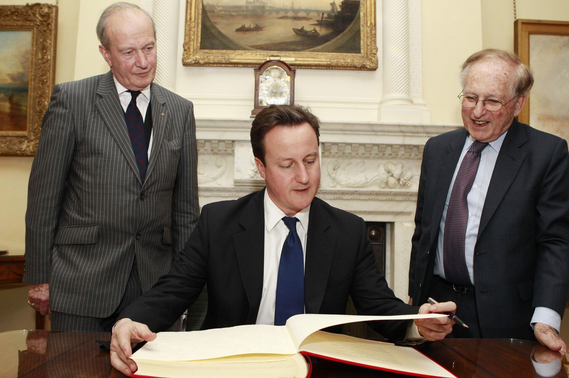 Lord Janner (right) with David Cameron in the run up to Holocaust Memorial Day in 2011 - Sputnik International, 1920, 19.10.2021