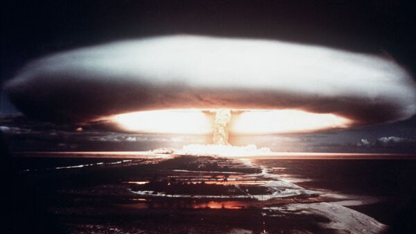 Picture taken in 1971, showing a nuclear explosion in Mururoa atoll.  - Sputnik International