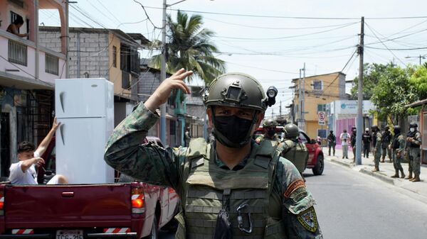 A soldier of the armed forces patrols a street after Ecuador's President Guillermo Lasso declared a 60 day state of emergency over rising crime in Guayaquil, Ecuador, October 19, 2021. - Sputnik International