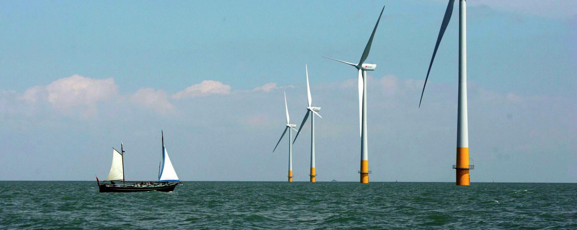 FILE - In this July 11, 2006 file photo, a vessel sails towards a wind farm off the coast of Whitstable on the north Kent coast in southeastern England - Sputnik International, 1920, 04.10.2022