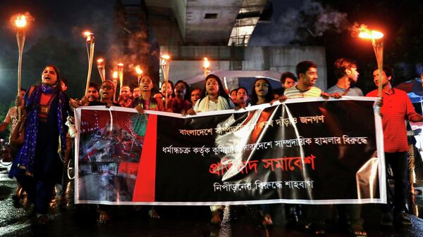 Bangladeshi activists join in a torch procession demanding justice for the violence against Hindu communities during Durga Puja festival in Dhaka, Bangladesh, October 18, 2021 - Sputnik International