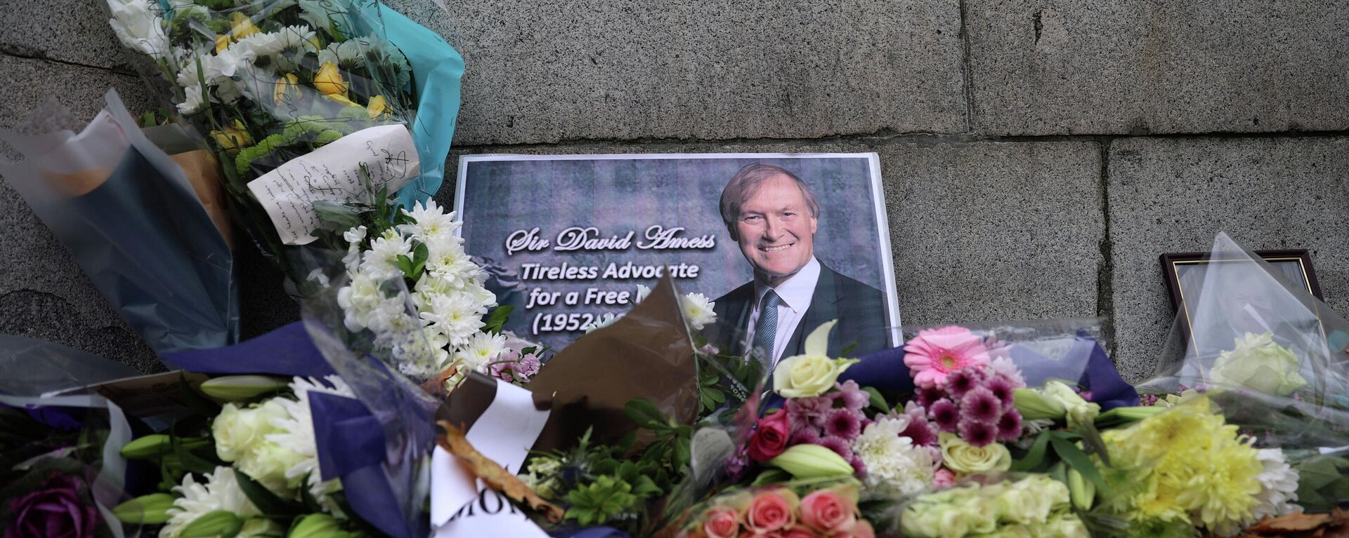 Floral tributes to British MP David Amess, who was stabbed to death during a meeting with constituents, lay outside the Houses of Parliament, in London, Britain, October 19, 2021 - Sputnik International, 1920, 20.10.2021