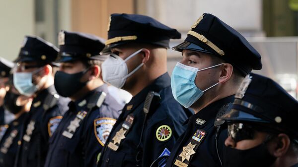 In this Oct. 5, 2020, file photo, New York Police Department officers in masks stand during a service at St. Patrick's Cathedral in New York to honor 46 colleagues who have died due to COVID-19 related illness. - Sputnik International