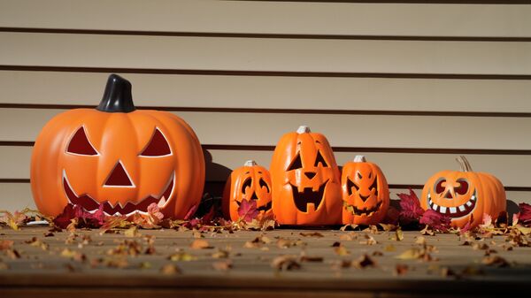 A display of Halloween pumpkins sits on the front porch of a home Thursday, Oct. 7, 2021, in Garretson, S.D.  - Sputnik International