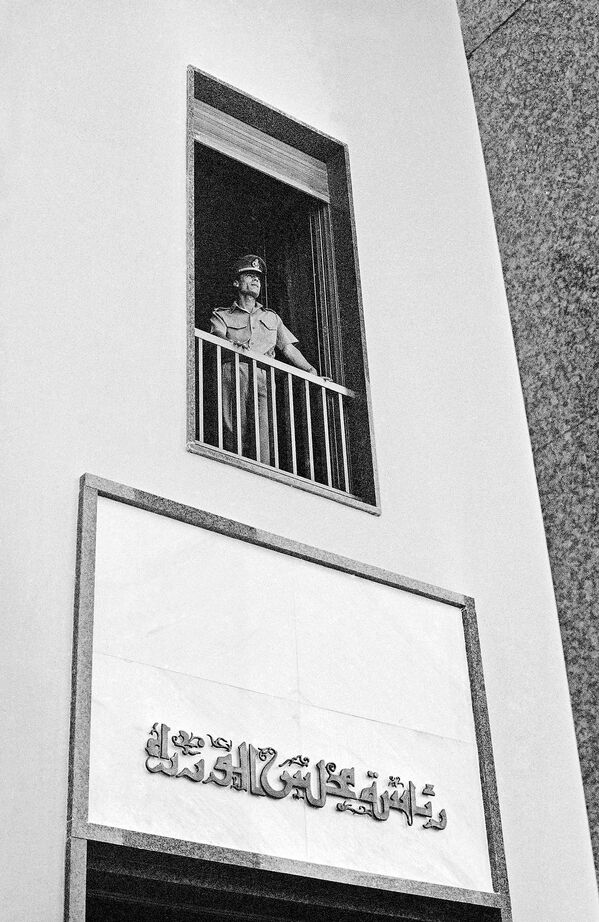 Gaddafi, head of the revolutionary command council, and premier of Libya, looks out of his headquarters in Tripoli, Libya on 5 August 1970 to acknowledge the cheers of some 1,000 people.  - Sputnik International