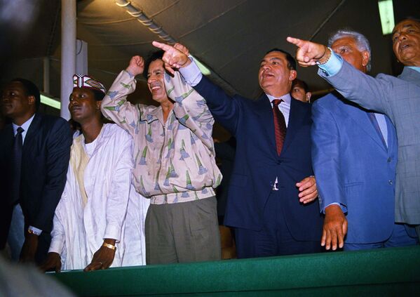 Gaddafi and Egyptian President Hosni Mubarak, celebrate the inauguration of the Great Man-Made River on 28 August 1991, in Benghazi, Libya. - Sputnik International