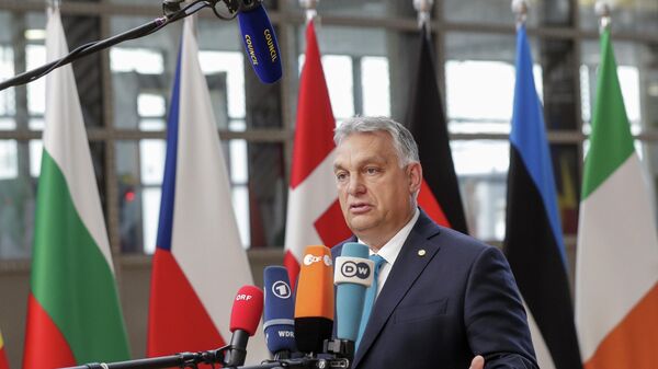 Hungary's Prime Minister Viktor Orban talks to journalists as he arrives for an EU summit in Brussels, Thursday, Oct. 21, 2021. - Sputnik International