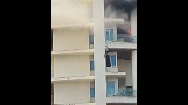Mumbai: Massive fire break out at Avighna apartment, Curry road Parel, Mumbai - Sputnik International