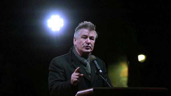 FILE PHOTO: Actor Alec Baldwin speaks at a protest against U.S. President-elect Donald Trump outside the Trump International Hotel in New York City, U.S. January 19, 2017. REUTERS/Stephanie Keith/File Photo - Sputnik International