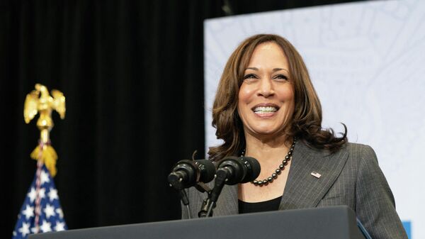 US Vice President Kamala Harris speaks about the Bipartisan Infrastructure Deal and the Build Back Better Agenda at the Edenwald YMCA on October 22, 2021 in the Bronx Borough of New York.  - Sputnik International