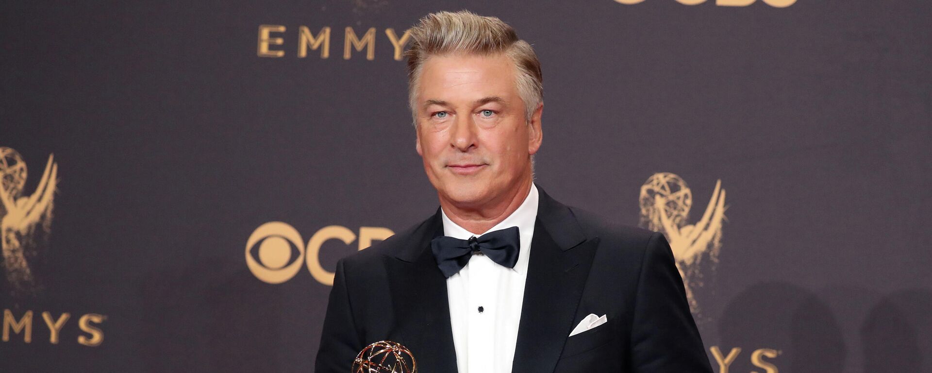  69th Primetime Emmy Awards – Photo Room – Los Angeles, California, U.S., 17/09/2017 - Alec Baldwin with his Emmy for Outstanding Supporting Actor in a Comedy Series for Saturday Night Live.  - Sputnik International, 1920, 22.10.2021