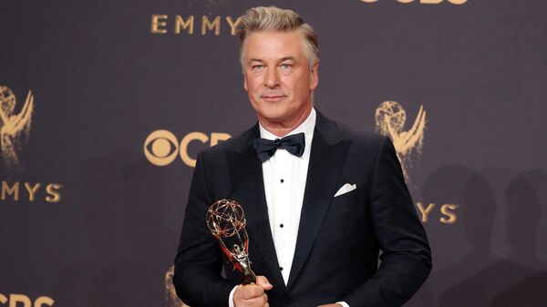  69th Primetime Emmy Awards – Photo Room – Los Angeles, California, U.S., 17/09/2017 - Alec Baldwin with his Emmy for Outstanding Supporting Actor in a Comedy Series for Saturday Night Live.  - Sputnik International