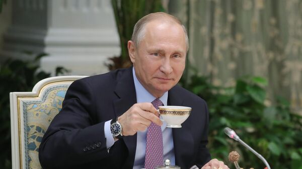 Vladimir Putin drinking tea. File photo. - Sputnik International