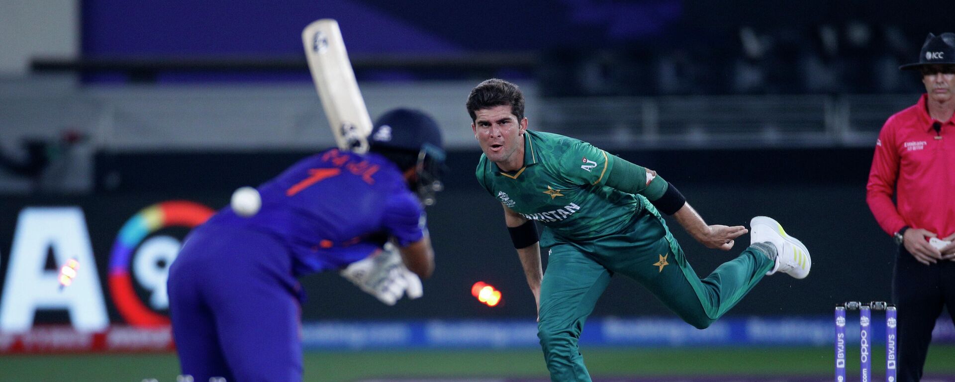 Cricket - ICC Men's T20 World Cup 2021 - Super 12 - Group 2 - India v Pakistan - Dubai International Stadium, Dubai, United Arab Emirates - October 24, 2021 India's KL Rahul is bowled out by Pakistan's Shaheen Shah Afridi - Sputnik International, 1920, 25.10.2021