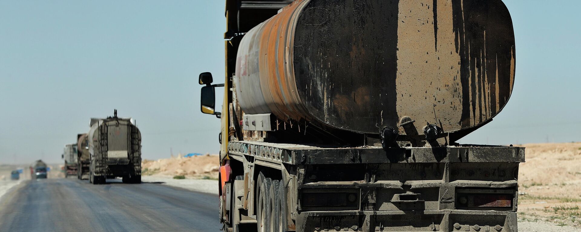 In this April 4, 2018 photo, a convoy of oil trucks moves fuel produced in Kurdish-held areas, in Hassakeh province, Syria. The U.S.-backed Syrian Democratic Forces defeated the Islamic state group in March but the Kurdish-led force is now facing protests by local Arab tribesmen in Deir el-Zour province - Sputnik International, 1920, 16.07.2023