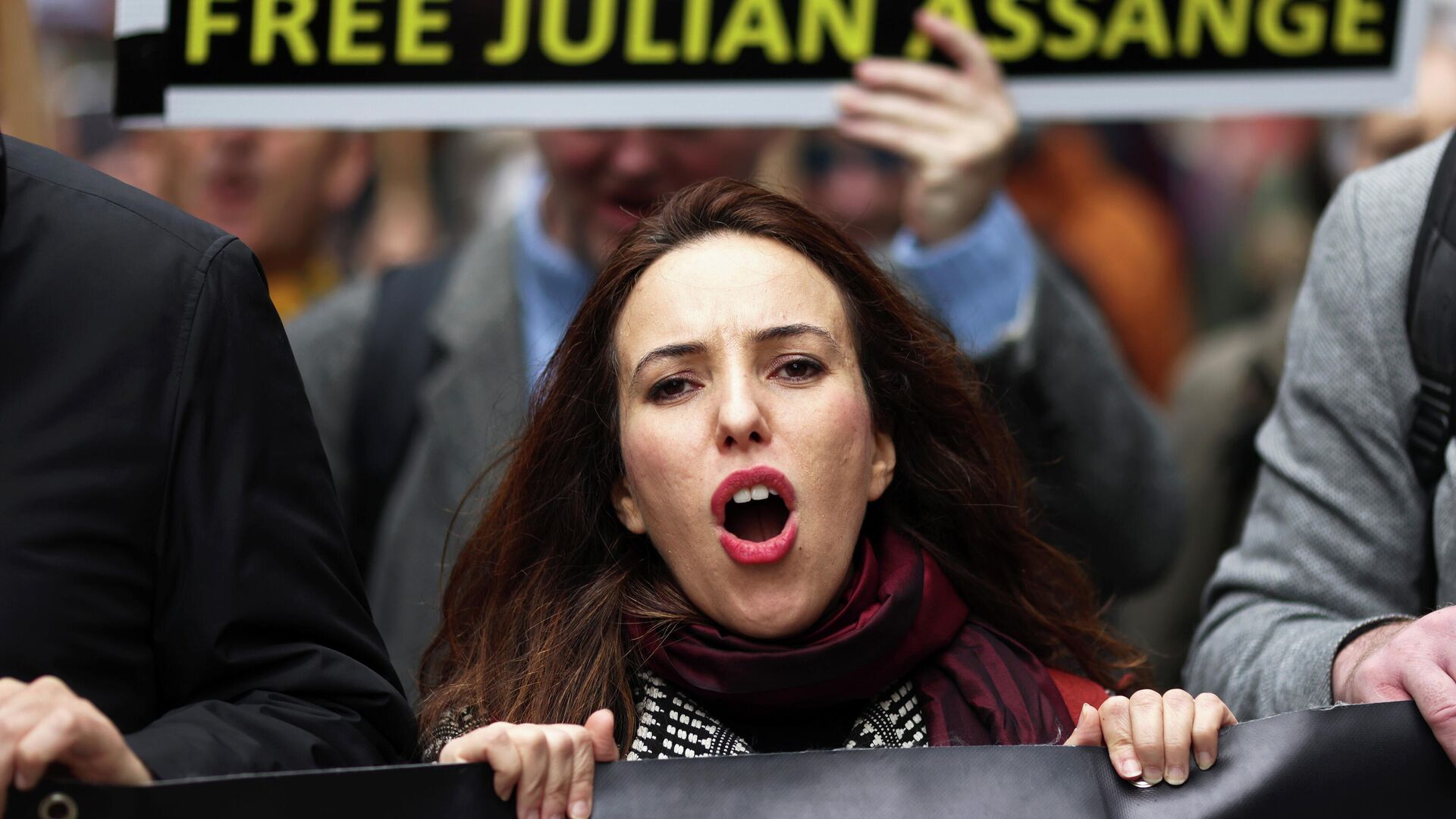 Partner of WikiLeaks founder Julian Assange, Stella Morris attends a protest ahead of the appeal hearing over Assange's extradition, in London, Britain October 23, 2021 - Sputnik International, 1920, 25.10.2021