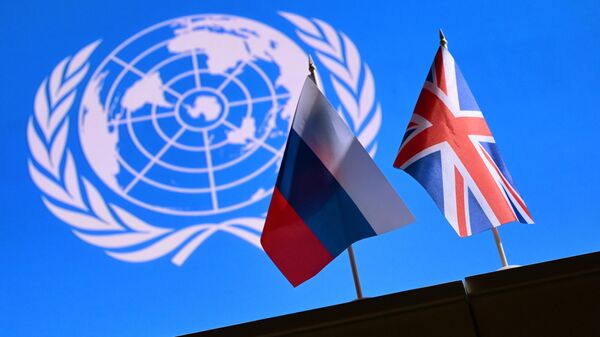 The national flags of Russia and the United Kingdom - Sputnik International