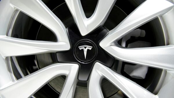 A Tesla logo is seen on a wheel rim during the media day for the Shanghai auto show in Shanghai, China April 16, 2019 - Sputnik International