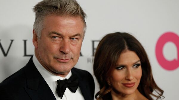 Actor Alec Baldwin and his wife Hilaria Baldwin pose on the red carpet during the commemoration of the Elton John AIDS Foundation 25th year fall gala at the Cathedral of St. John the Divine in New York City, in New York, U.S. November 7, 2017 - Sputnik International