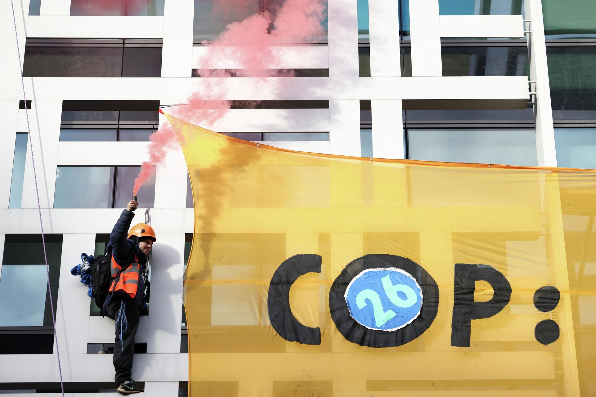 Animal Rebellion activists hang a banner from the side of the Home Office building, in London, Britain October 26, 2021 - Sputnik International, 1920, 26.10.2021