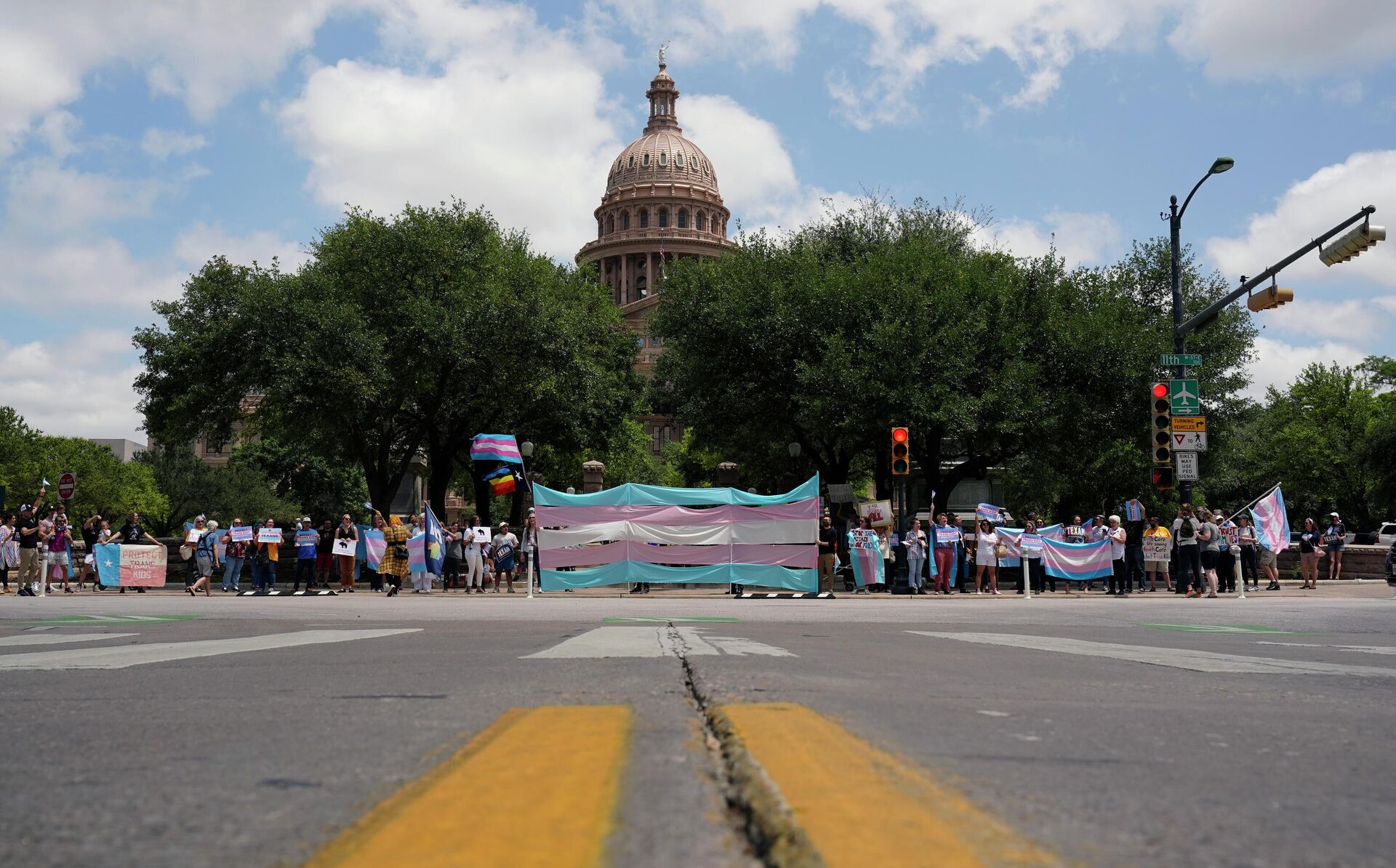 Demonstrators gather on the steps to the State Capitol to speak against transgender related legislation bills being considered in the Texas Senate and Texas House, Thursday, May 20, 2021, in Austin, Texas. - Sputnik International, 1920, 26.10.2021