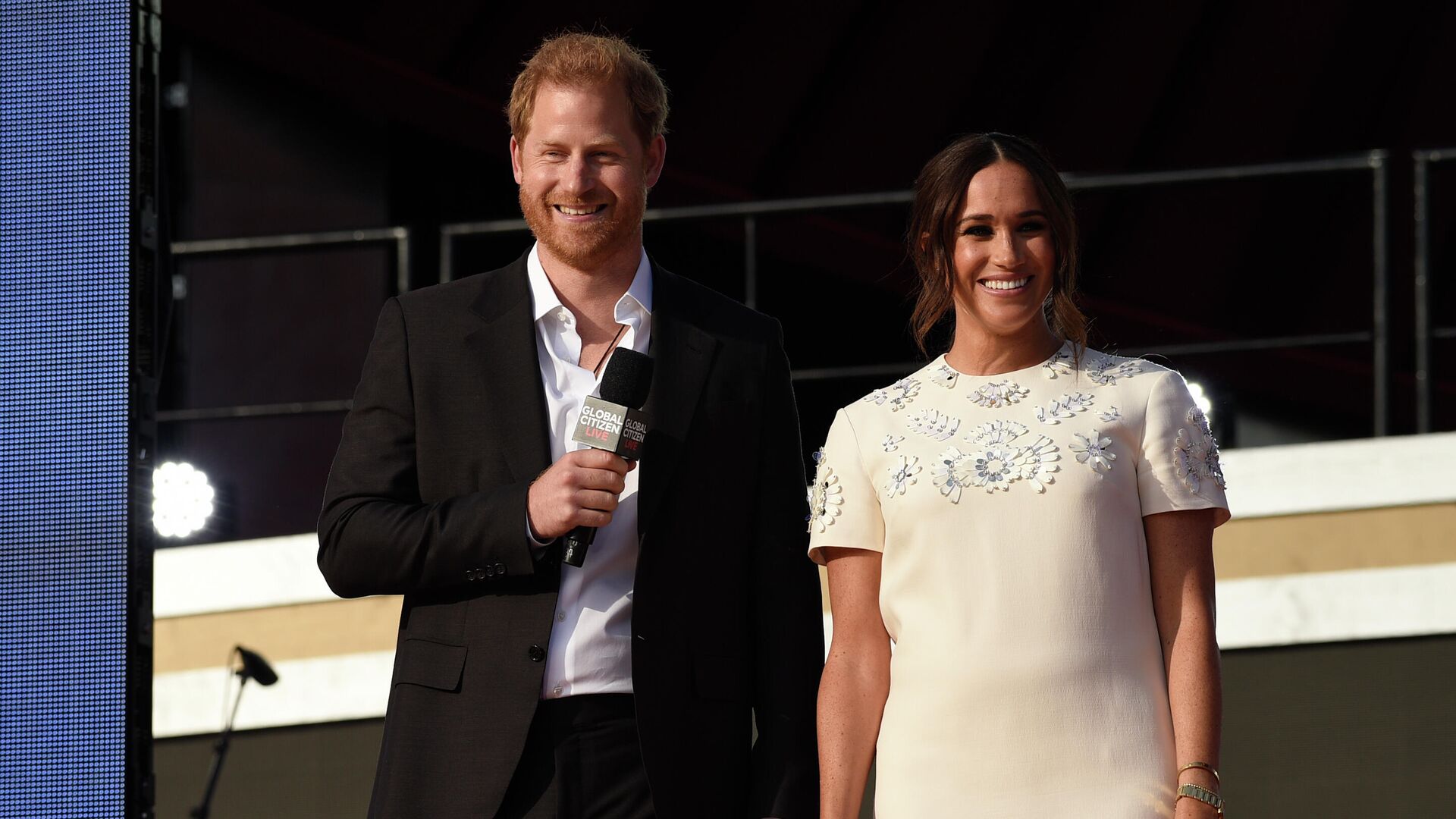 Prince Harry, the Duke of Sussex, left, and Meghan, the Duchess of Sussex speak at Global Citizen Live in Central Park on Saturday, Sept. 25, 2021, in New York. - Sputnik International, 1920, 24.03.2022