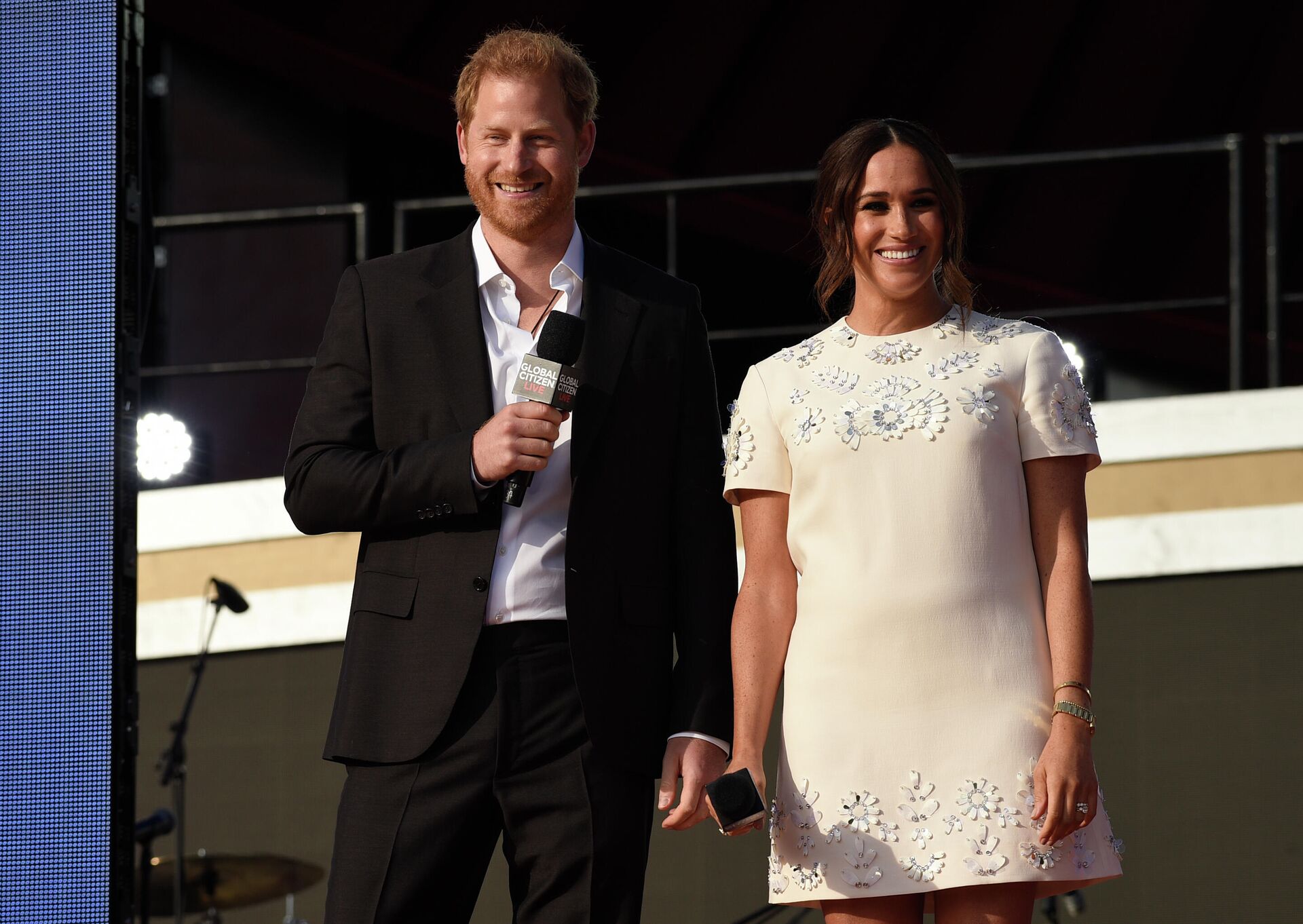 Prince Harry, the Duke of Sussex, left, and Meghan, the Duchess of Sussex speak at Global Citizen Live in Central Park on Saturday, Sept. 25, 2021, in New York. - Sputnik International, 1920, 09.03.2022