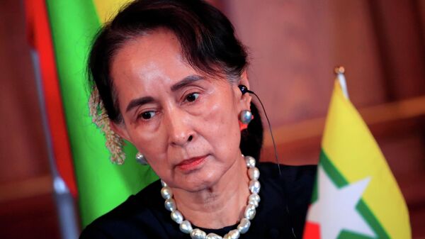 Myanmar's State Counsellor Aung San Suu Kyi attends the joint news conference of the Japan-Mekong Summit Meeting at the Akasaka Palace State Guest House in Tokyo, Japan October 9, 2018. - Sputnik International