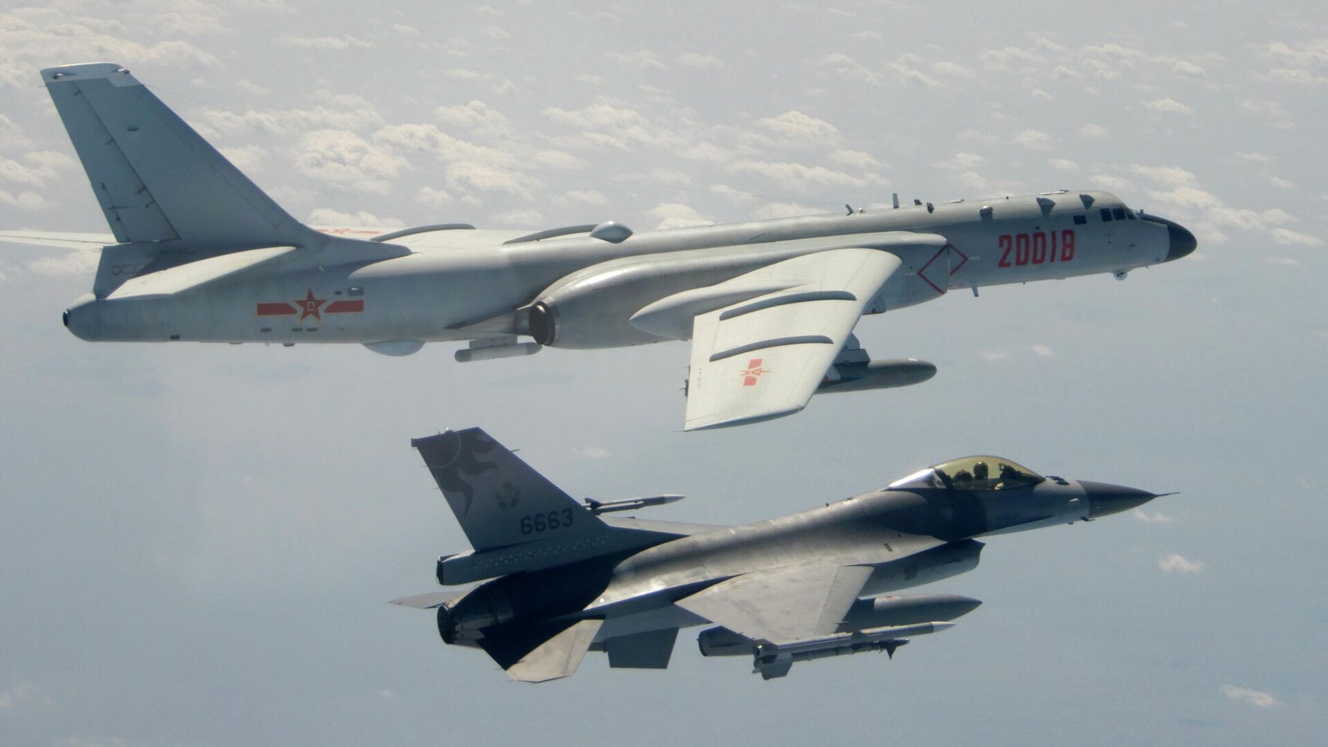 In this Feb. 10, 2020, file photo and released by the Republic of China (ROC) Ministry of National Defense, a Taiwanese Air Force F-16 in foreground flies on the flank of a Chinese People's Liberation Army Air Force (PLAAF) H-6 bomber as it passes near Taiwan - Sputnik International, 1920, 04.08.2022
