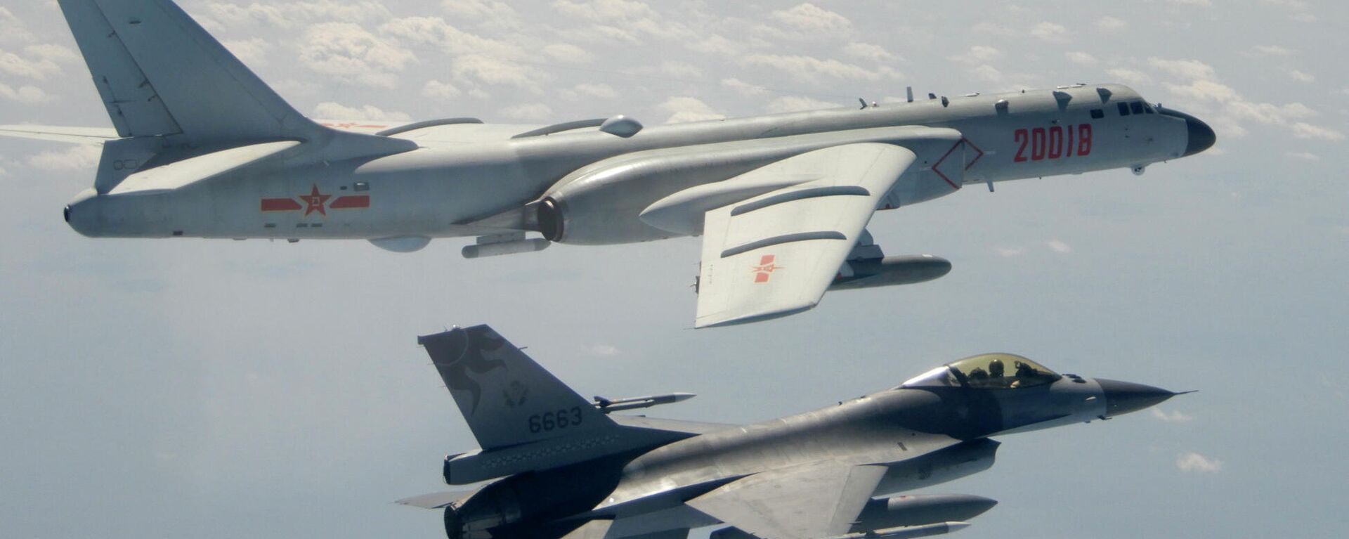 In this Feb. 10, 2020, file photo and released by the Republic of China (ROC) Ministry of National Defense, a Taiwanese Air Force F-16 in foreground flies on the flank of a Chinese People's Liberation Army Air Force (PLAAF) H-6 bomber as it passes near Taiwan - Sputnik International, 1920, 03.03.2023