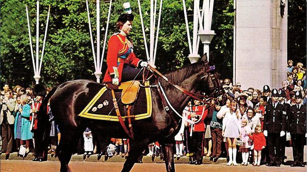 HM Queen riding her famous horse Burmese, given to her by the Royal Canadian Mounted Police in 1969 - Sputnik International