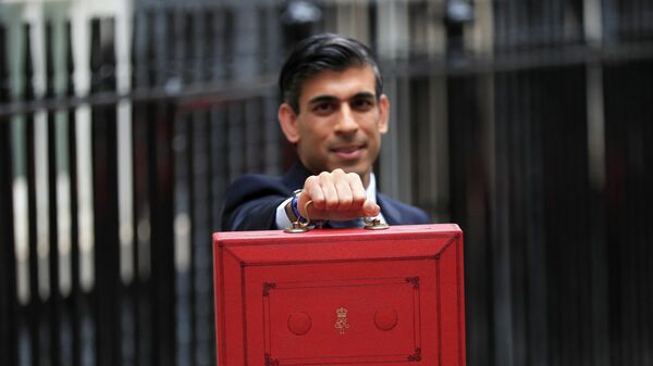 Britain's Chancellor of the Exchequer Rishi Sunak holds the budget box outside Downing Street in London, Britain, October 27, 2021.  - Sputnik International