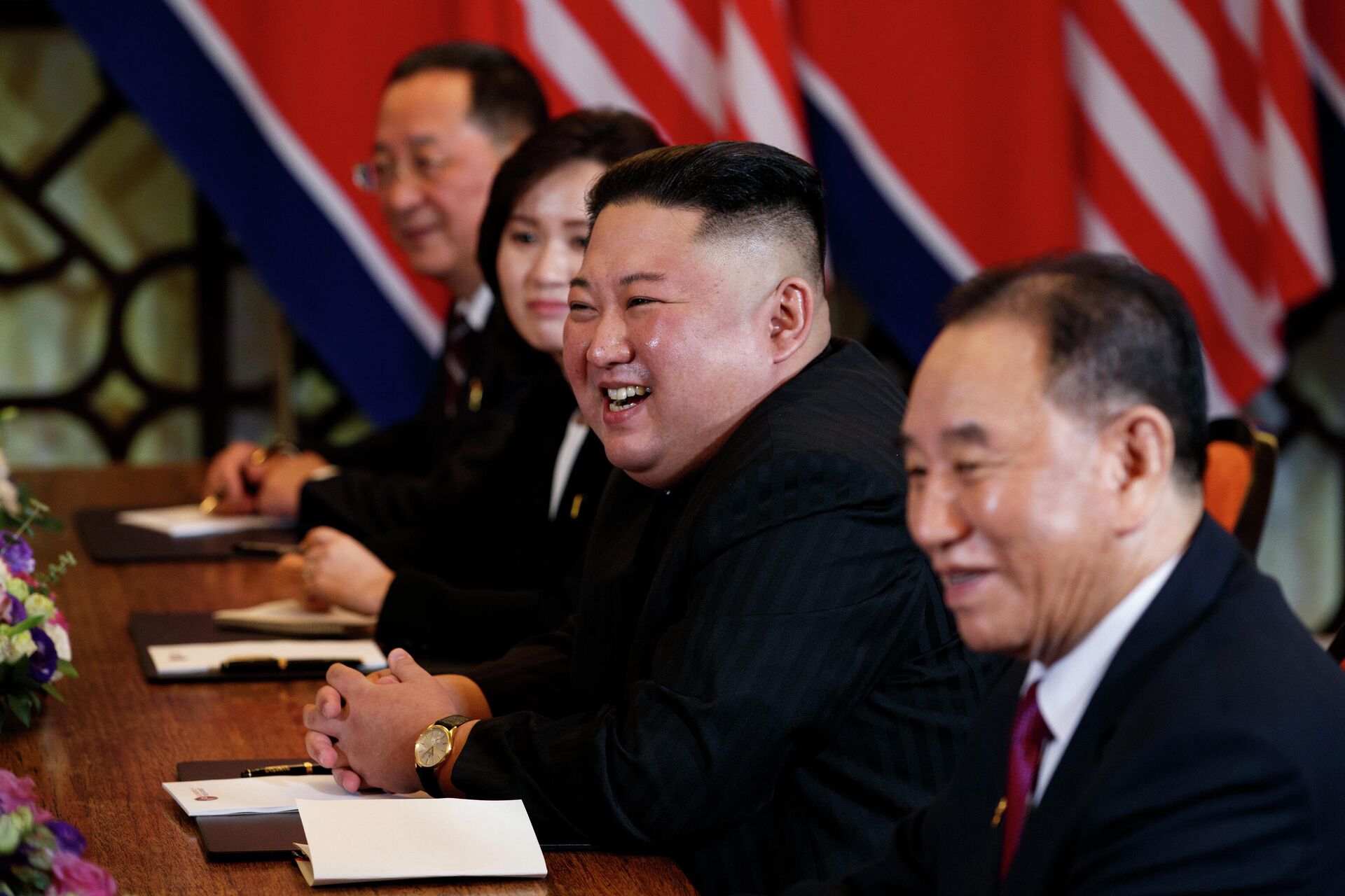 In this Feb. 28, 2019, file photo, North Korean leader Kim Jong Un smiles during a meeting with President Donald Trump, Thursday, Feb. 28, 2019, in Hanoi. at right is Kim Yong Chol, a North Korean senior ruling party official and former intelligence chief.  - Sputnik International, 1920, 29.10.2021