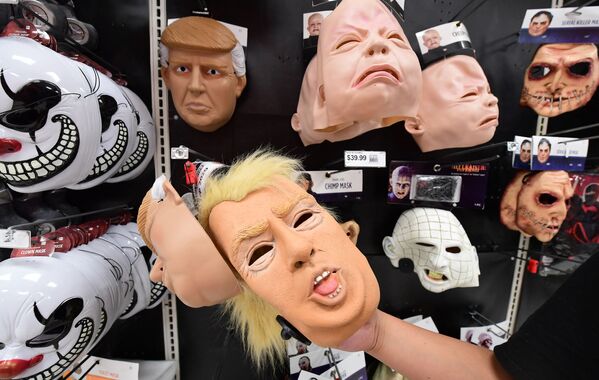 A Donald Trump mask is seen among other Halloween masks as people shop for Halloween products on 27 October 2021 in Alhambra, California, ahead of Halloween, which falls on the last day of the month.  - Sputnik International