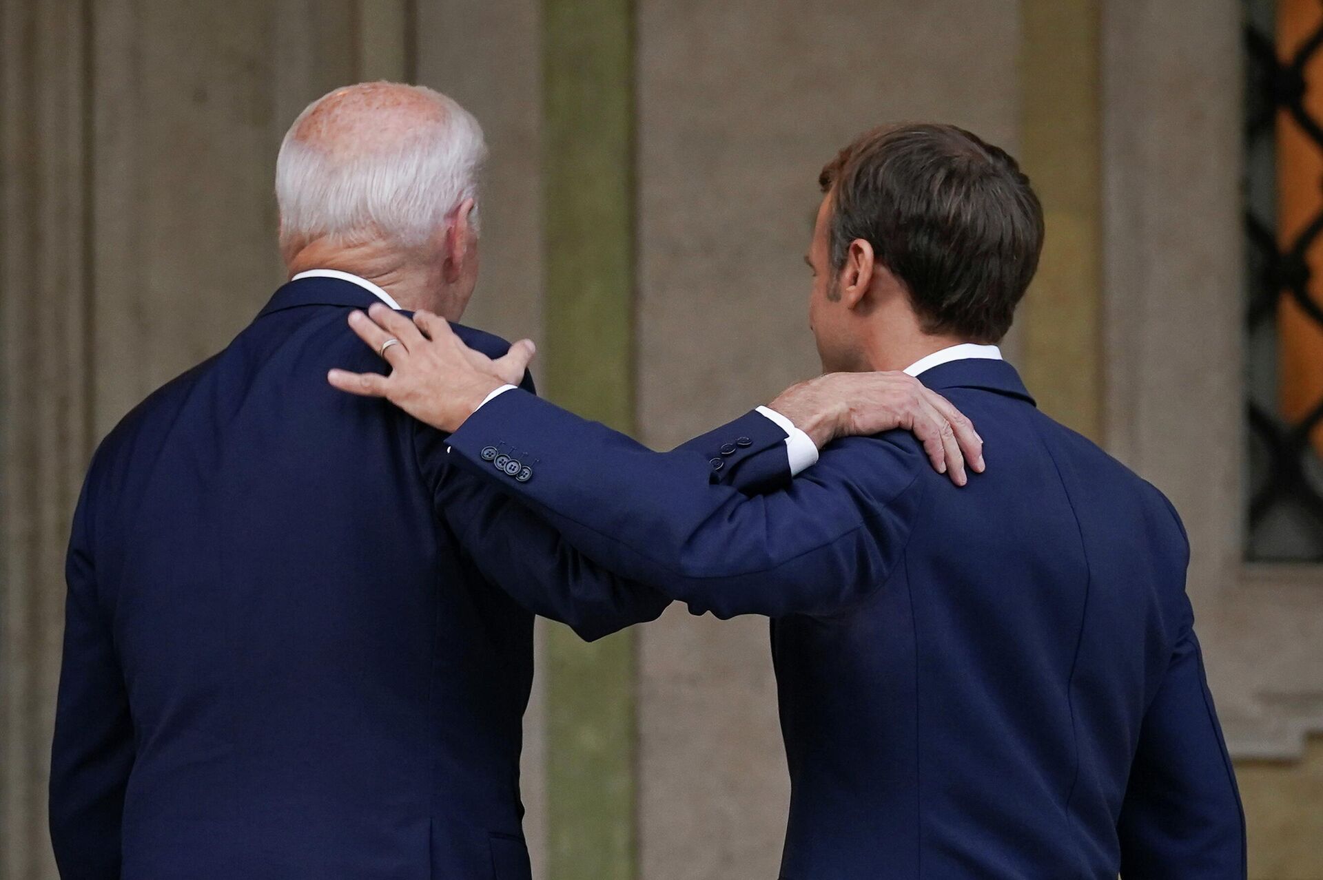 U.S. President Joe Biden meets with French President Emmanuel Macron ahead of the G20 summit in Rome, Italy October 29, 2021.  - Sputnik International, 1920, 04.11.2021