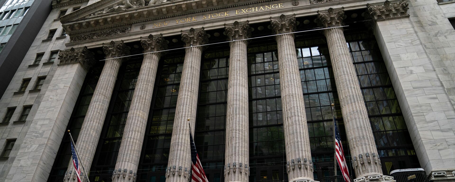 The New York Stock Exchange operates during normal business hours in the Financial District, Wednesday, Oct. 13, 2021, in the Manhattan borough of New York. - Sputnik International, 1920, 04.04.2022