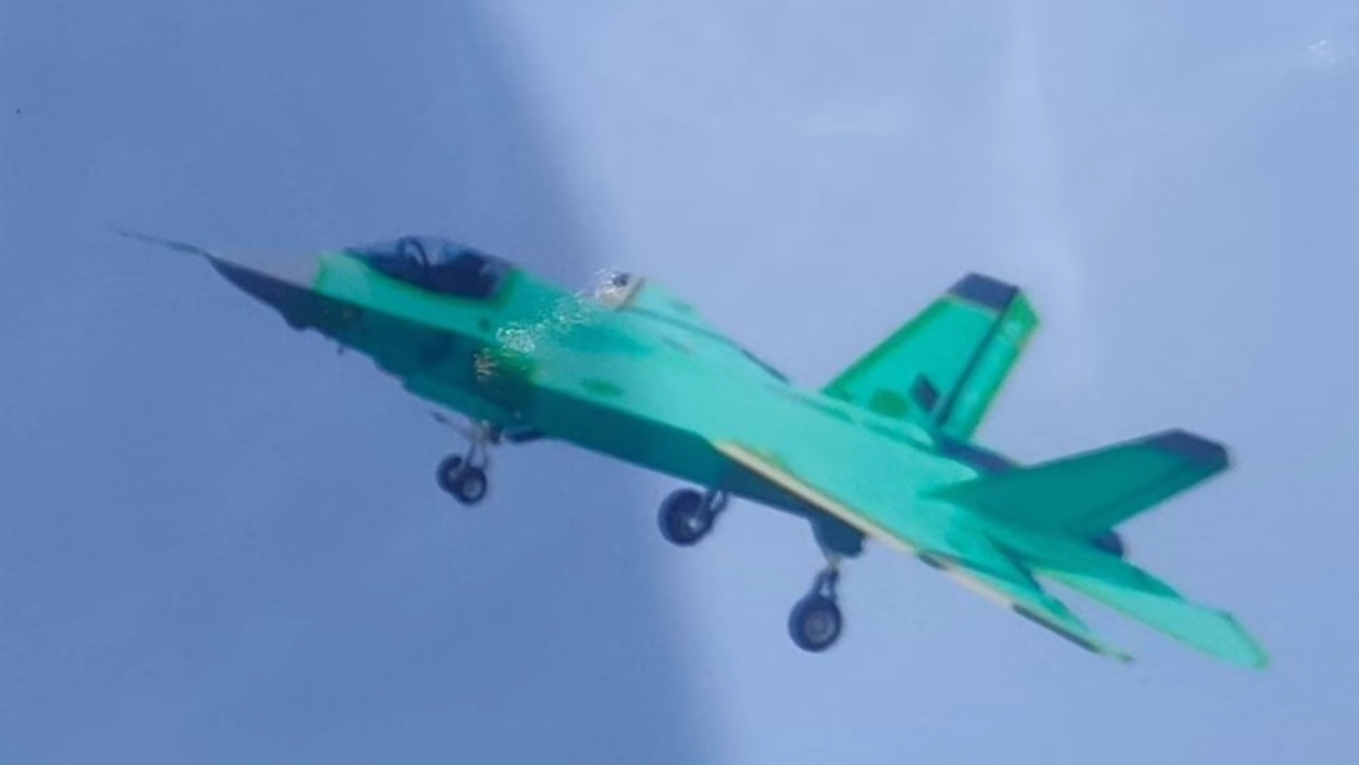 A photo of an aircraft closely based on the Shenyang FC-31 that has been modified for carrier flight ops. The FC-31 has long been speculated to be the basis for China's forthcoming fifth-generation carrier-based fighter. - Sputnik International, 1920, 30.10.2021