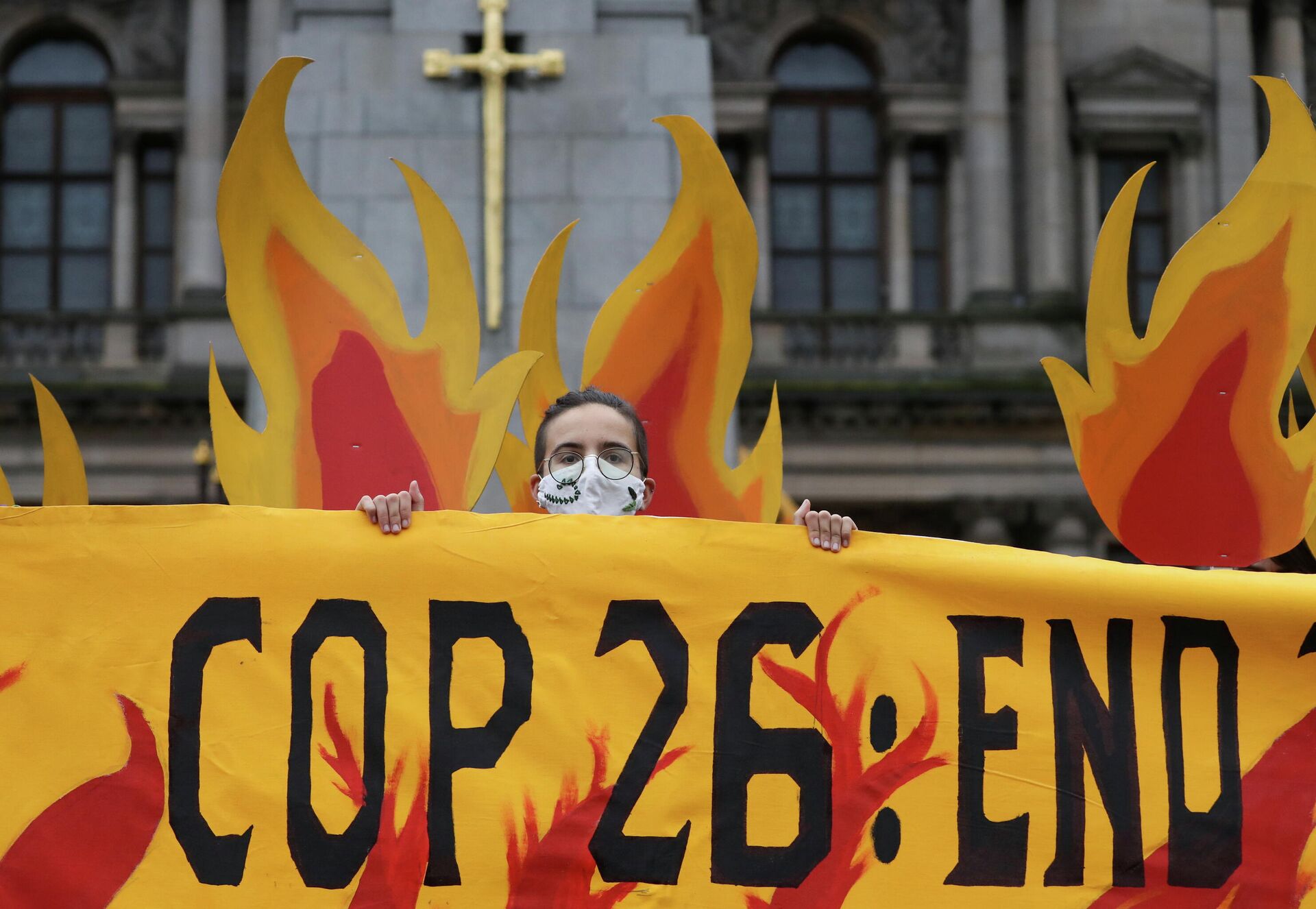 An activist holds a banner during a protest ahead of the UN Climate Change Conference (COP26), in Glasgow, Scotland, Britain October 28, 2021 - Sputnik International, 1920, 31.10.2021