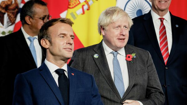 French President Emmanuel Macron and Britain's Prime Minister Boris Johnson attend a family photo session during the G20 summit at the La Nuvola in Rome, Italy October 30, 2021. - Sputnik International