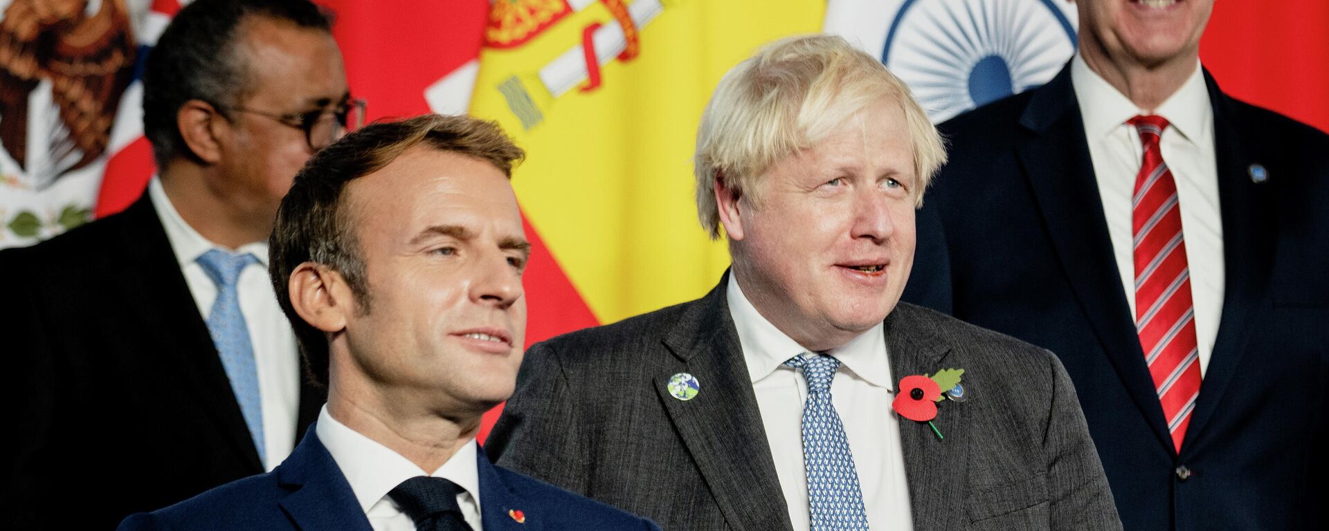French President Emmanuel Macron and Britain's Prime Minister Boris Johnson attend a family photo session during the G20 summit at the La Nuvola in Rome, Italy October 30, 2021. - Sputnik International, 1920, 30.10.2021