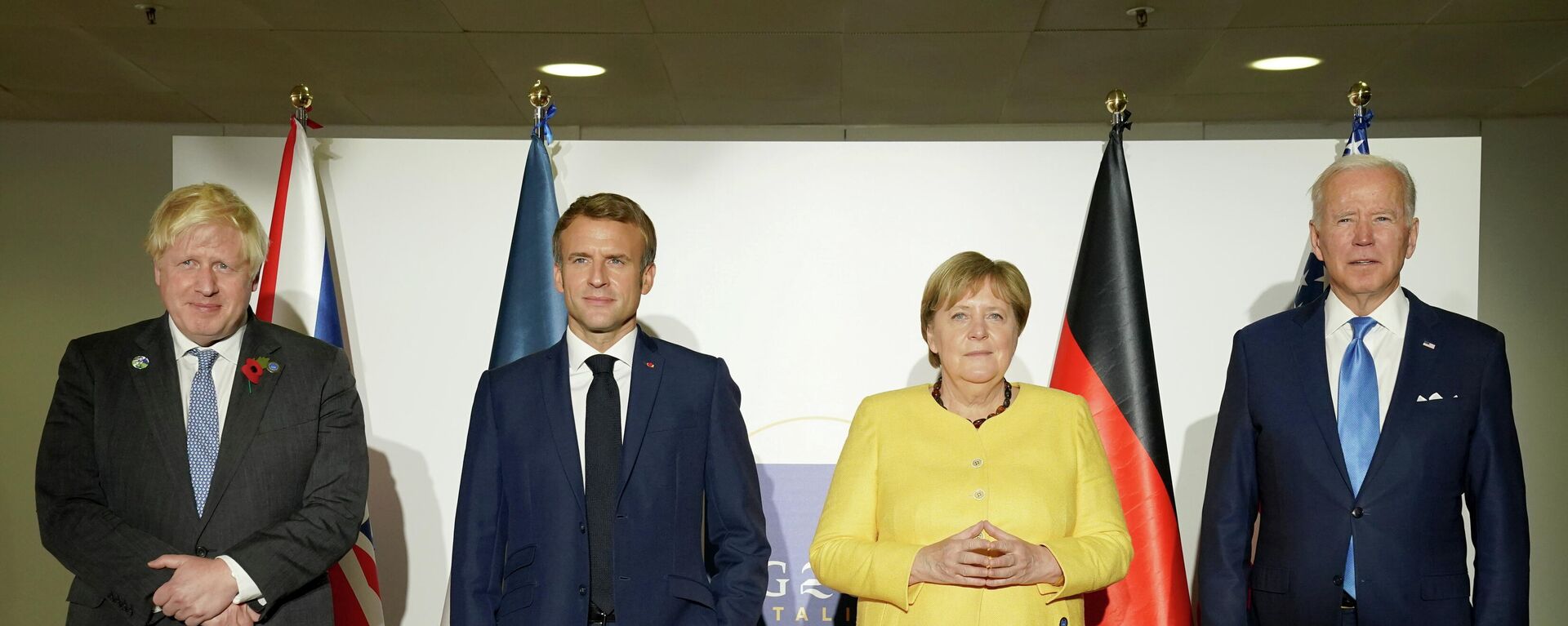 U.S. President Joe Biden, Germany's Chancellor Angela Merkel, Britain's Prime Minister Boris Johnson and France's President Emmanuel Macron pose for a family photo during their meeting to discuss Iran's nuclear program, on the sidelines of the G20 leaders' summit in Rome, Italy October 30, 2021. - Sputnik International, 1920, 30.10.2021