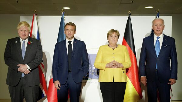 U.S. President Joe Biden, Germany's Chancellor Angela Merkel, Britain's Prime Minister Boris Johnson and France's President Emmanuel Macron pose for a family photo during their meeting to discuss Iran's nuclear program, on the sidelines of the G20 leaders' summit in Rome, Italy October 30, 2021. - Sputnik International