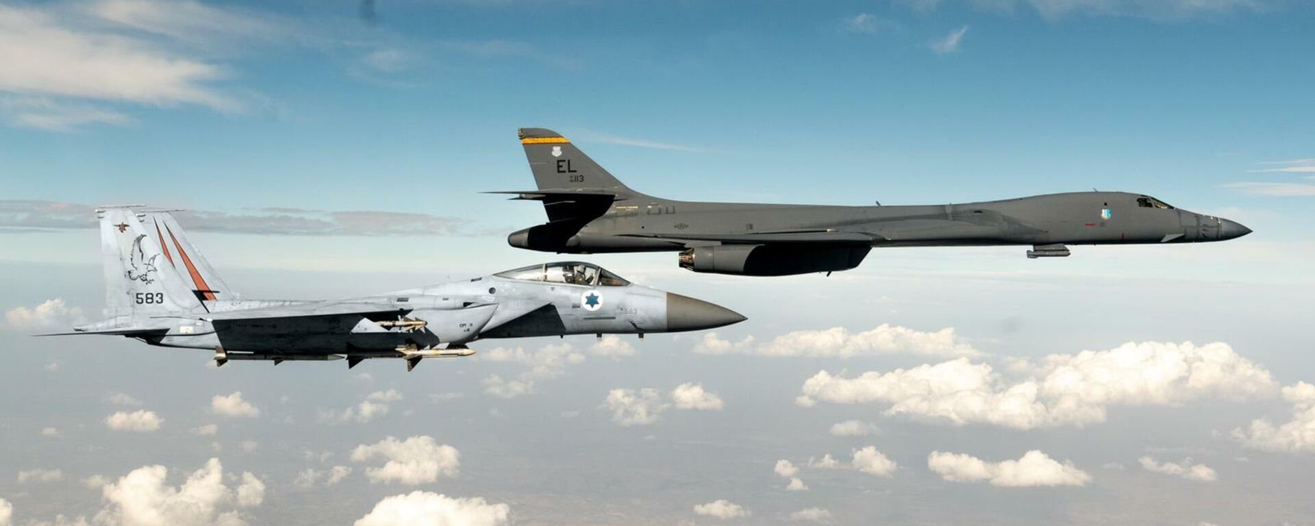 IDF says F-15 fighter jets escorted a US B-1 bomber over Israel's skies towards the Gulf on October 30, 2021. - Sputnik International, 1920, 16.01.2022