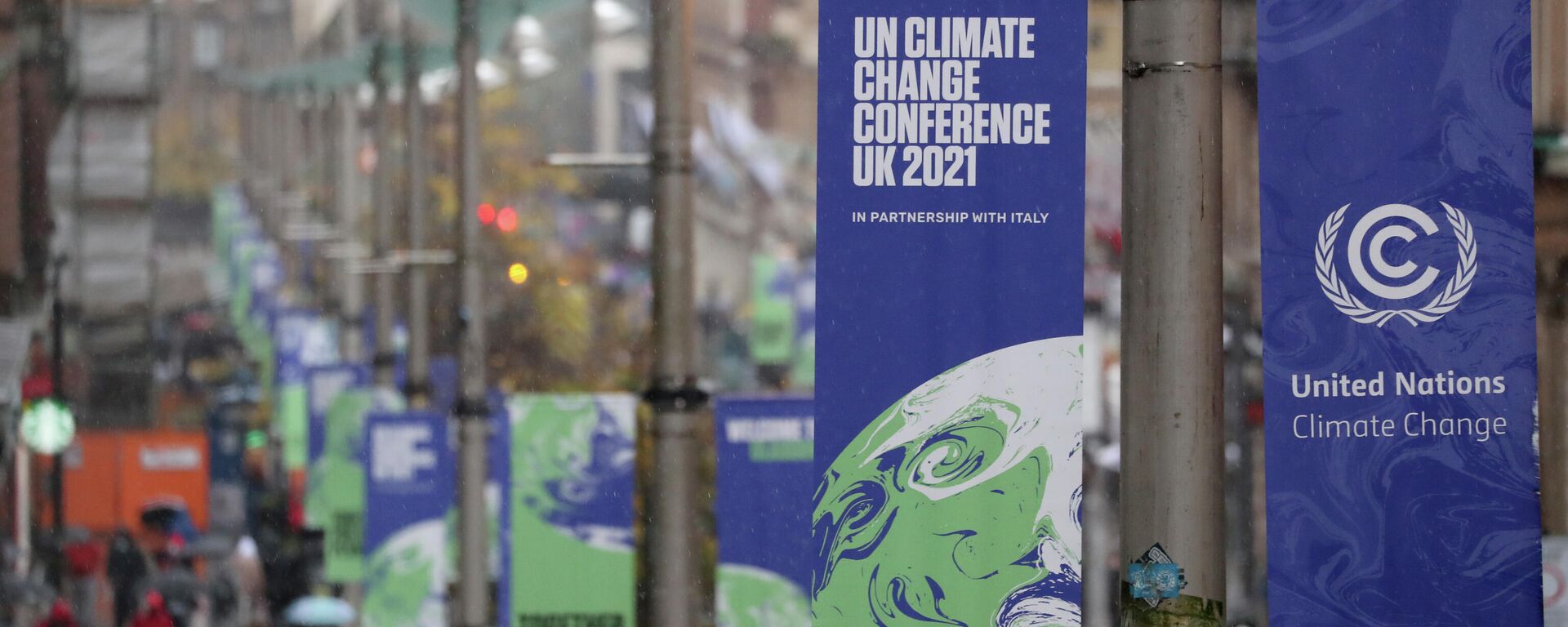 The view of banners displayed in central Glasgow, Scotland, Friday, Oct. 29, 2021. The U.N. climate conference COP26 starts Sunday in Glasgow.  - Sputnik International, 1920, 31.10.2021