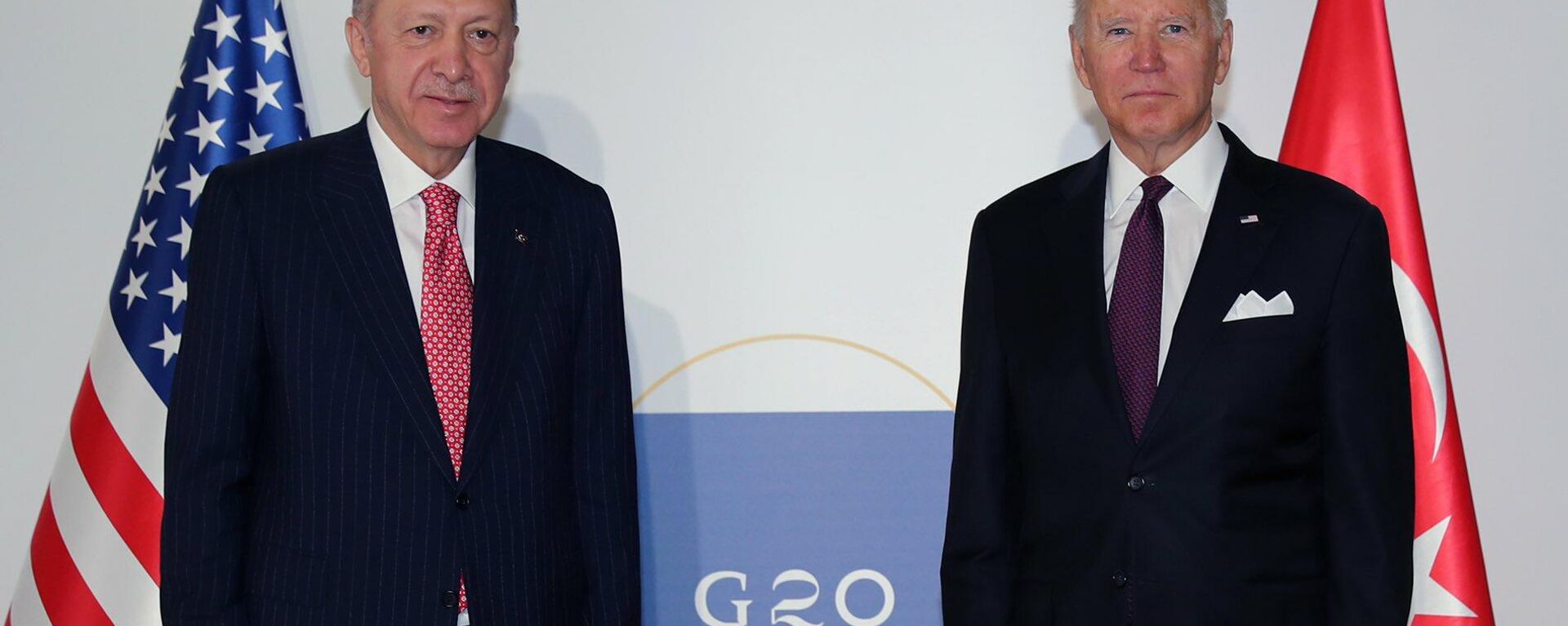Turkish President Recep Tayyip Erdogan and US President Joe Biden meet on the sidelines of the G20 Summit in Rome, Saturday 31 October, 2021. - Sputnik International, 1920, 31.10.2021
