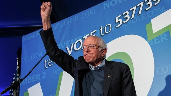 U.S. Senator Bernie Sanders gestures as he campaigns with New Jersey Governor Phil Murphy in New Brunswick, New Jersey, U.S., October 28, 2021. - Sputnik International