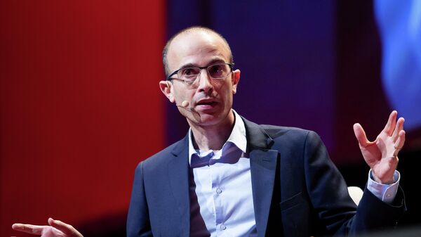 Israeli author, historian and professor Yuval Noah Harari addresses after received a 'Doctor Honoris Causa' from the VUB University before a reading in Antwerp, on January 27, 2020. - Sputnik International